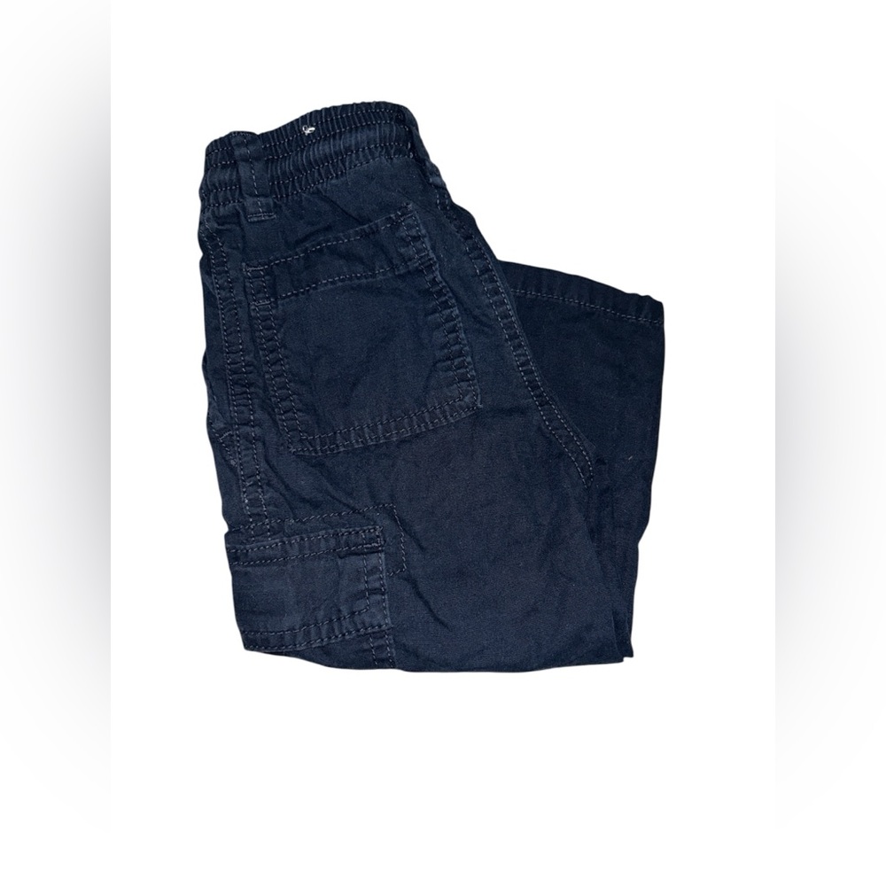 Place Boys' trousers with pockets on the sides, size 18 to 24 months